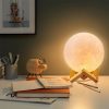 Hold 3D lámpa, többszínű 7 effektus, újratölthető, fa állvány, környezeti fény 13cm