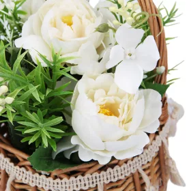   Fehér virágcsokor fonott kiskosárban - 5 fejes - 22 cm magas, 15 cm átmérőjű, művirágos