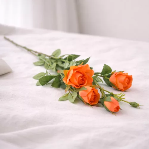 66 cm-es narancssárga 5 fejes selyem műrózsa ág – élethű dekorációs rózsa lakásba és rendezvényre