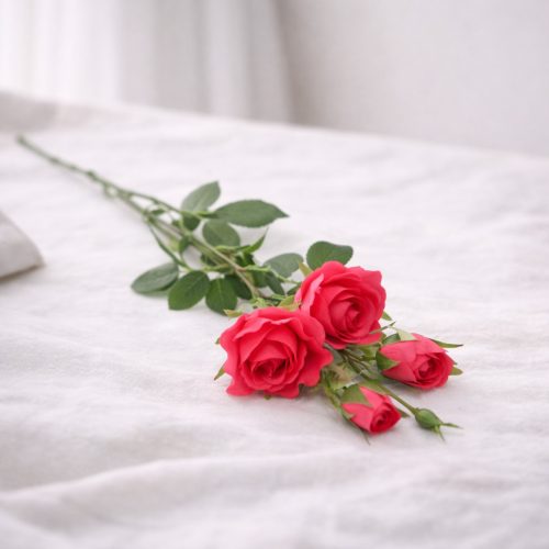 66 cm-es élénk rózsaszín 5 fejes selyem műrózsa ág – élethű dekorációs rózsa lakásba és esküvőre