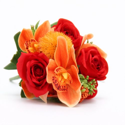 Prémium mesterséges vegyes virágcsokor 50 cm – 10 szálas rózsa és liliom dekorációs művirág csokor piros–narancs színben
