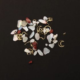 Körömfüggő 3D díszítő kövek - barna, fehér