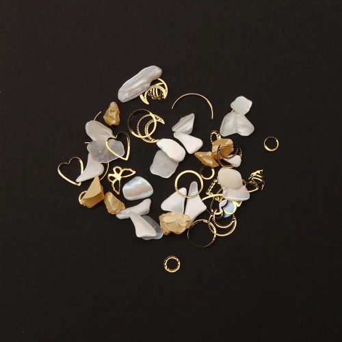 Körömfüggő 3D díszítő kövek - bézs, kagyló