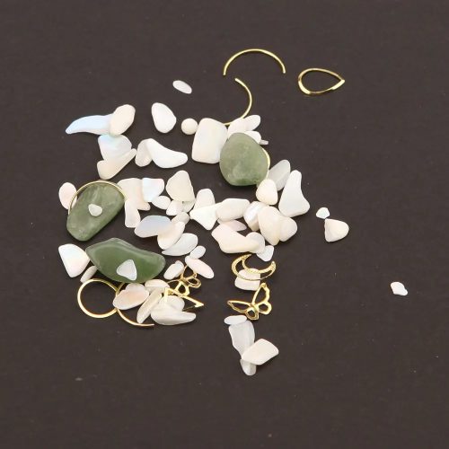 Körömfüggő 3D díszítő kövek - zöld, kagyló