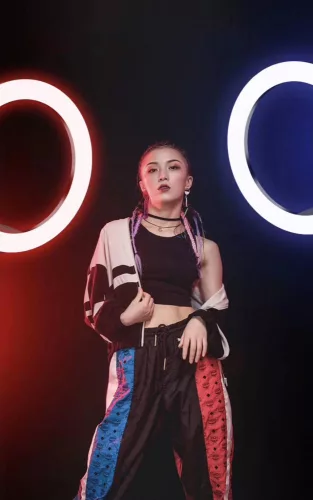 RGB Selfie LED Lámpa Színes, állítható fényerő és színhőmérséklet 33 cm
