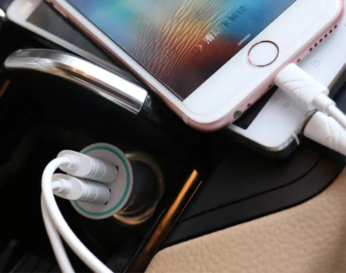 USAMS CC013 Autós szivargyújtó töltő Dupla USB + U-Gee 2v1 Kábel - Fehér
