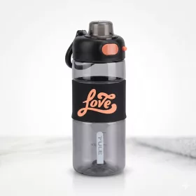   680 ml-es sport kulacs szívószállal és mérőskálával – BPA-mentes ivópalack, fekete