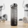 650 ml-es motivációs sport kulacs időjelöléssel és szívószállal – BPA-mentes ivópalack, szürke-fekete