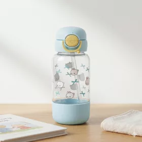   700 ml-es gyermek kulacs szívószállal és biztonsági kupakkal – BPA-mentes ivópalack, világoskék