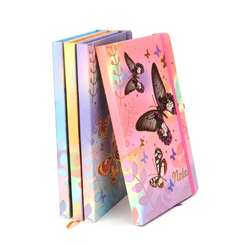 Jegyzetfüzet A/5 gumis, vonalas, kemény fedelű, lila pillangós