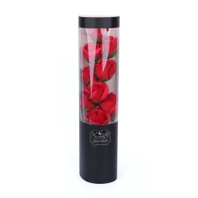   Vörösrózsa-füzér 9 fejes, fekete dobozban, LOVE felirattal, 40 cm