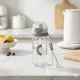 550 ml-es sport kulacs szívószállal és hordozópánttal – BPA-mentes ivópalack, fehér-szürke