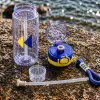 550 ml-es sport kulacs szívószállal és hordozópánttal – BPA-mentes ivópalack, fehér-szürke