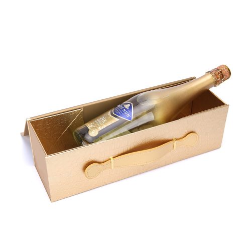 Arany színű italos üveg tartó doboz, elegáns, 34 x 10 x 10 cm szétnyitható ( a pezsgő csak illusztráció, nem része a terméknek)