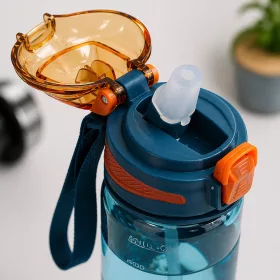   1000 ml-es szívószálas sport kulacs csuklópánttal – BPA-mentes ivópalack, narancs-kék