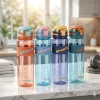 1000 ml-es szívószálas sport kulacs csuklópánttal – BPA-mentes ivópalack, világoskék-sárga
