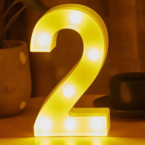 LED Dekoráció Betűk Ábécé Száma Lámpa 22 cm - 3 szám