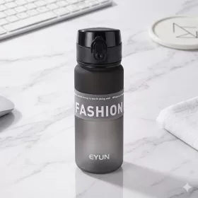   500 ml-es szívószálas sport kulacs – BPA-mentes ivópalack, fekete-szürke